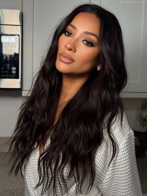 Shay Mitchell photo 2 of 560