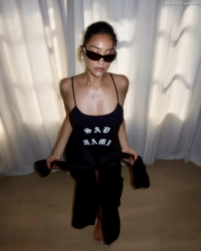 Shay Mitchell photo 16 of 560