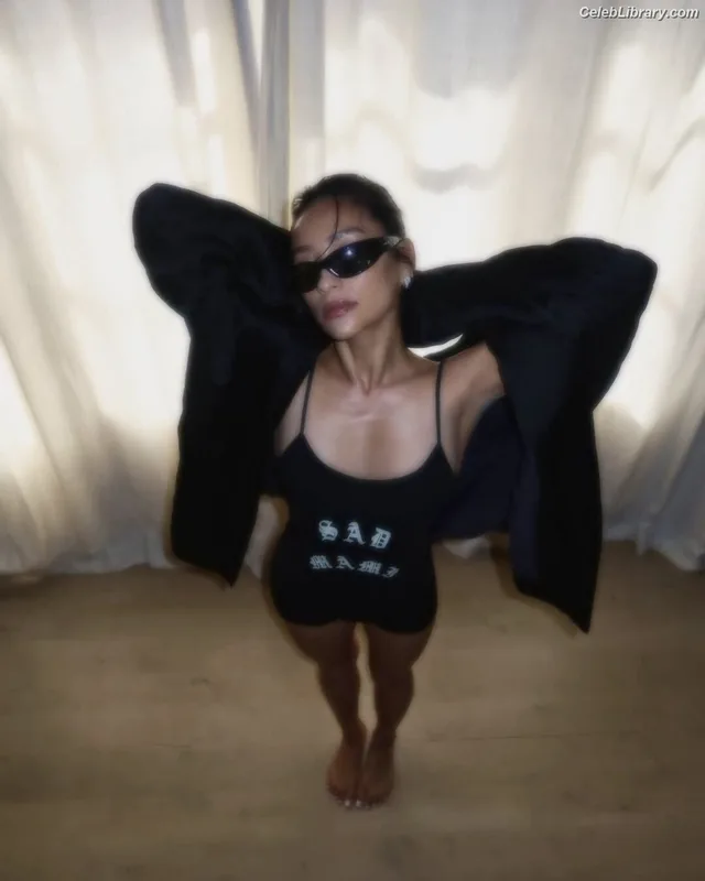 Shay Mitchell photo 19 of 560