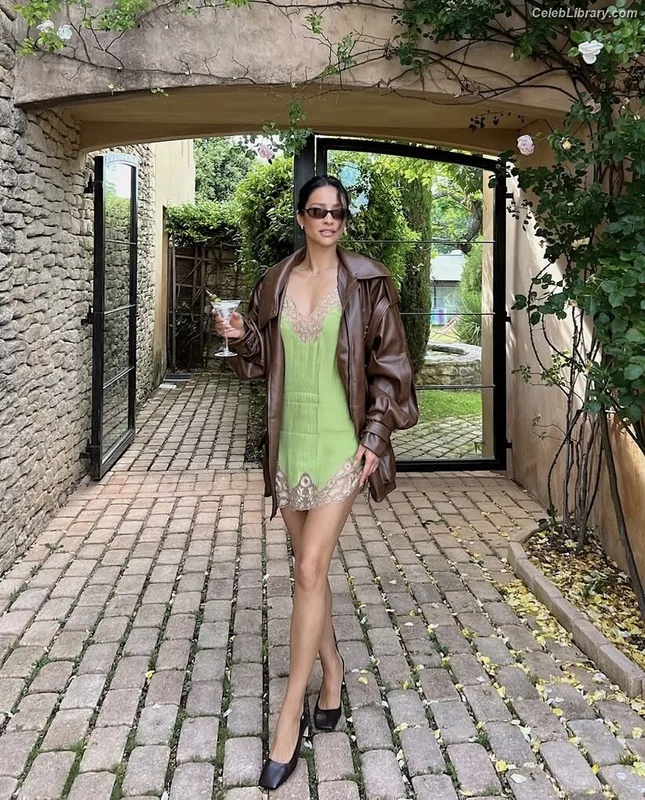 Shay Mitchell photo 23 of 560