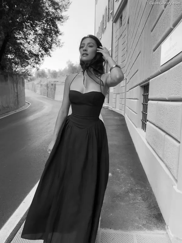 Shay Mitchell photo 7 of 560