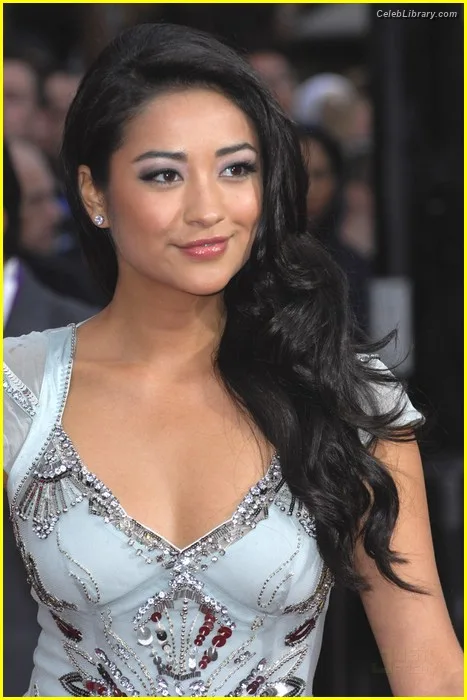 Shay Mitchell photo 19 of 560