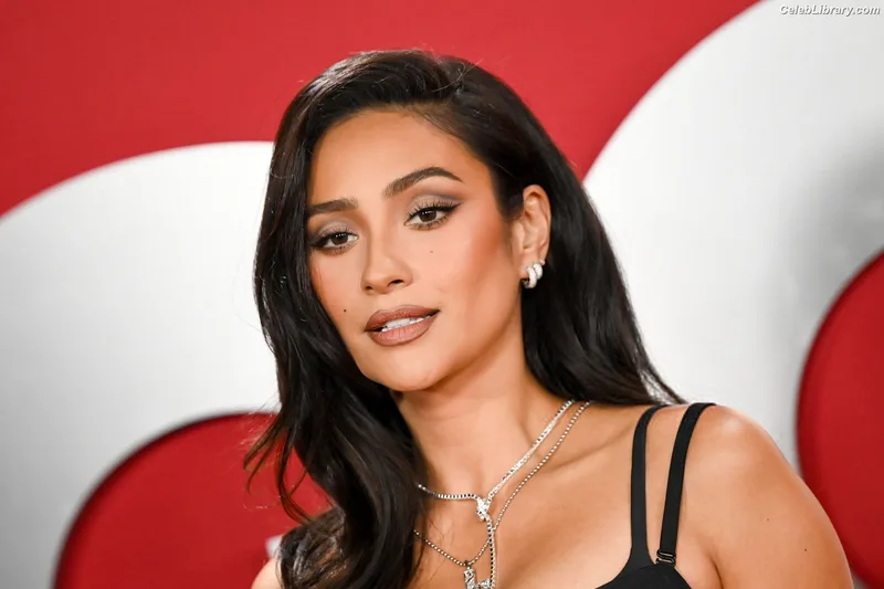 Shay Mitchell photo 9 of 560