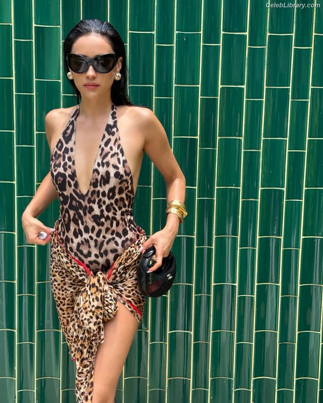 Shay Mitchell photo 14 of 560