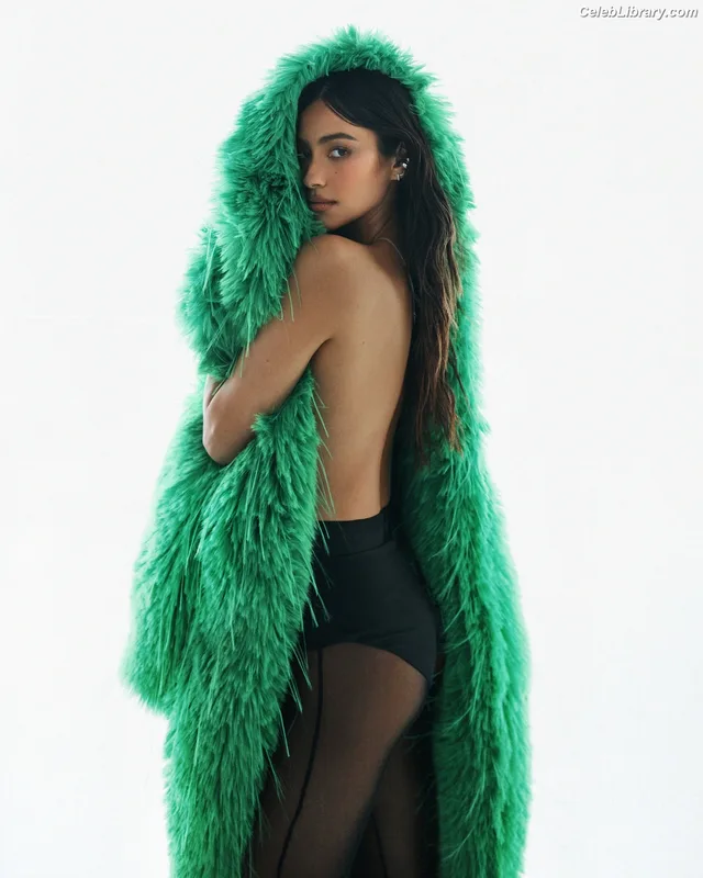 Shay Mitchell photo 23 of 560