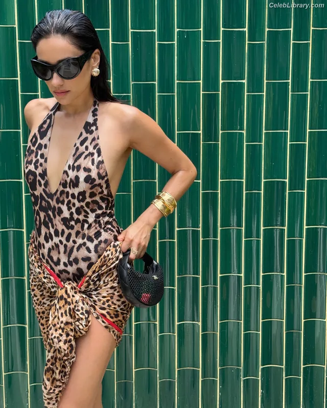 Shay Mitchell photo 8 of 560