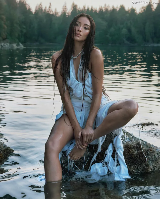 Shay Mitchell photo 14 of 560