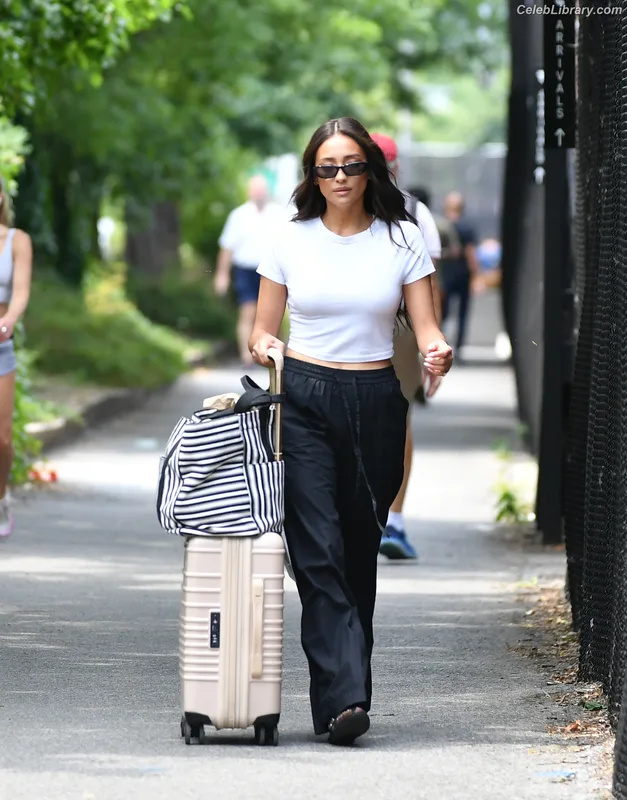 Shay Mitchell photo 21 of 560