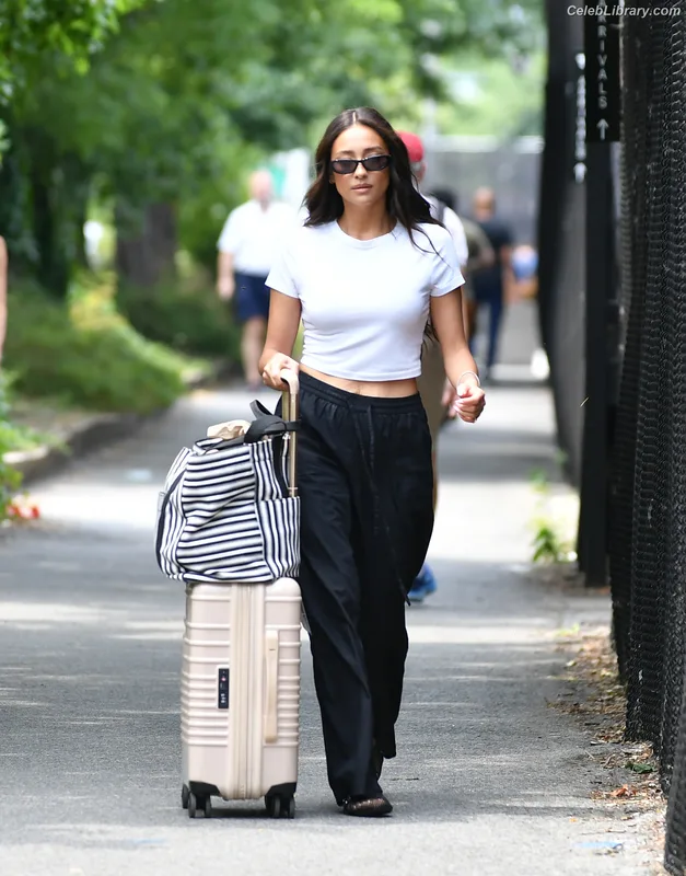 Shay Mitchell photo 22 of 560