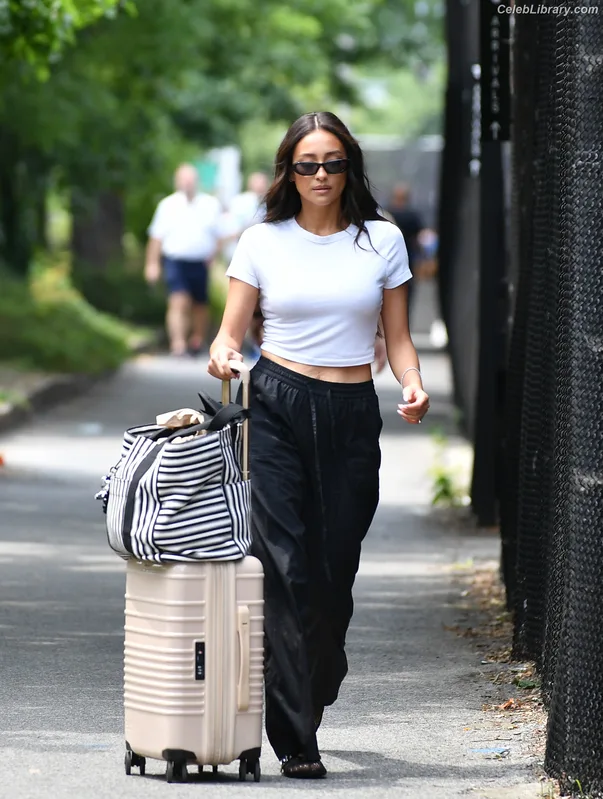 Shay Mitchell photo 2 of 560