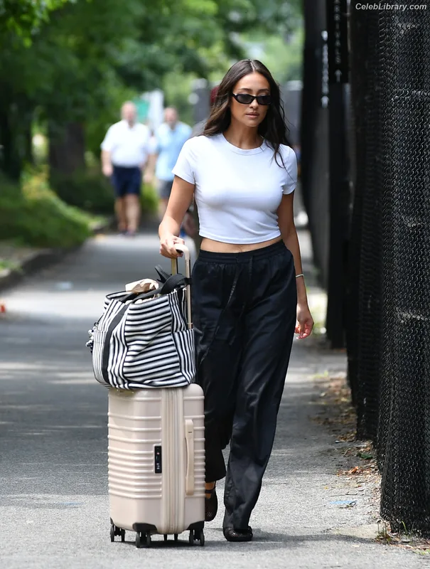 Shay Mitchell photo 3 of 560