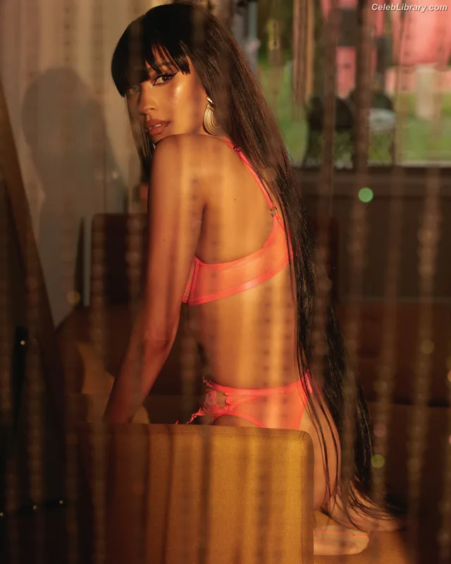 Shay Mitchell photo 22 of 560
