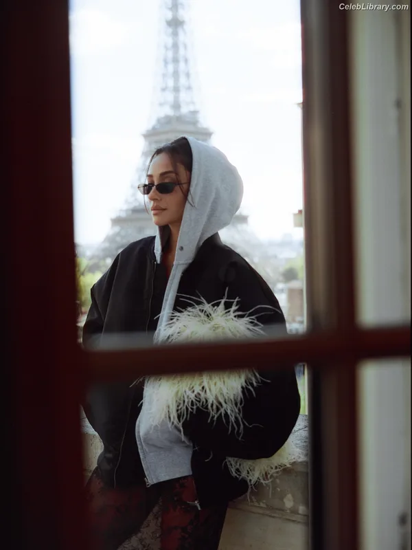 Shay Mitchell photo 24 of 560