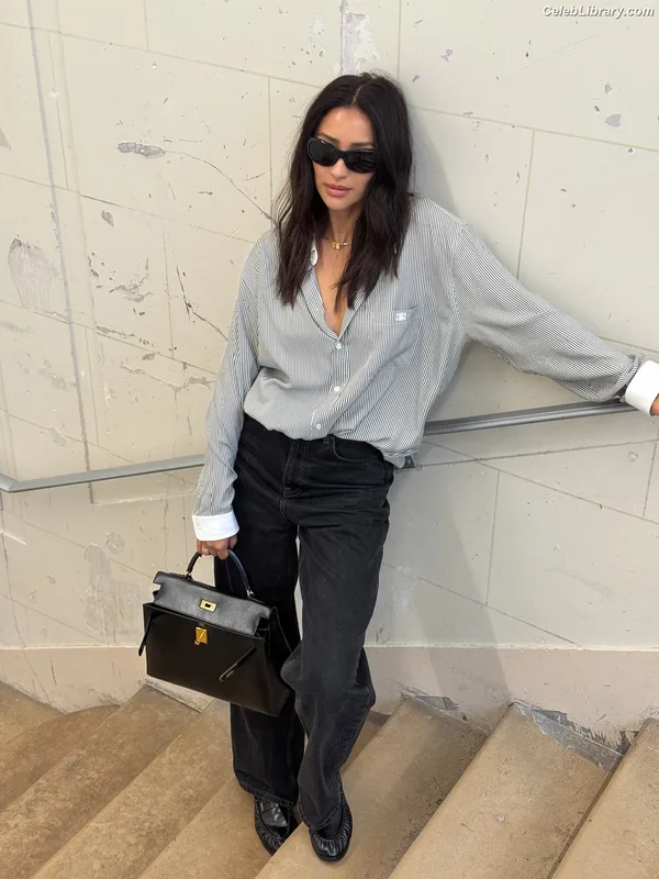 Shay Mitchell photo 1 of 560