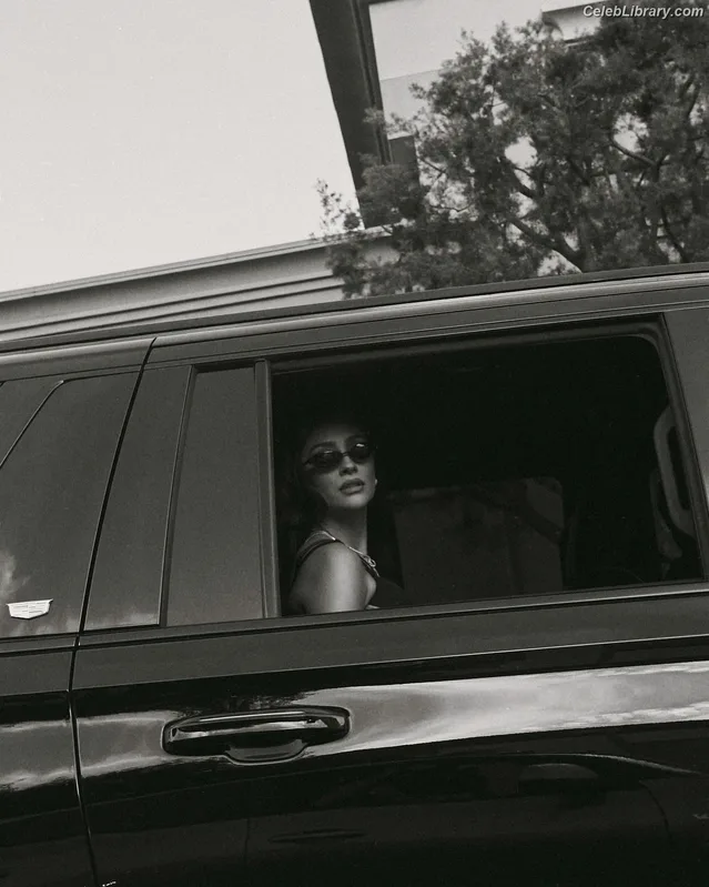 Shay Mitchell photo 7 of 560