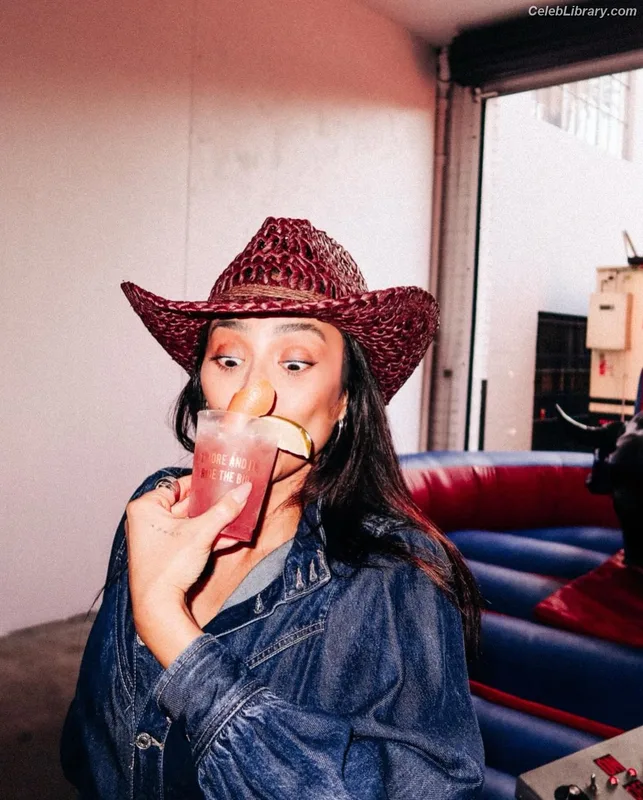 Shay Mitchell photo 17 of 560