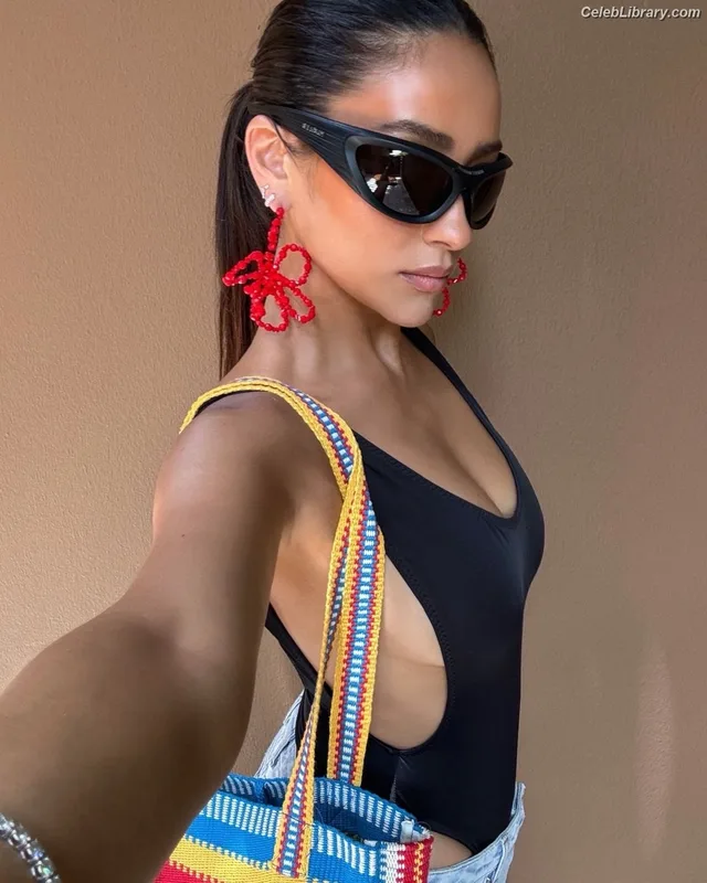 Shay Mitchell photo 21 of 560