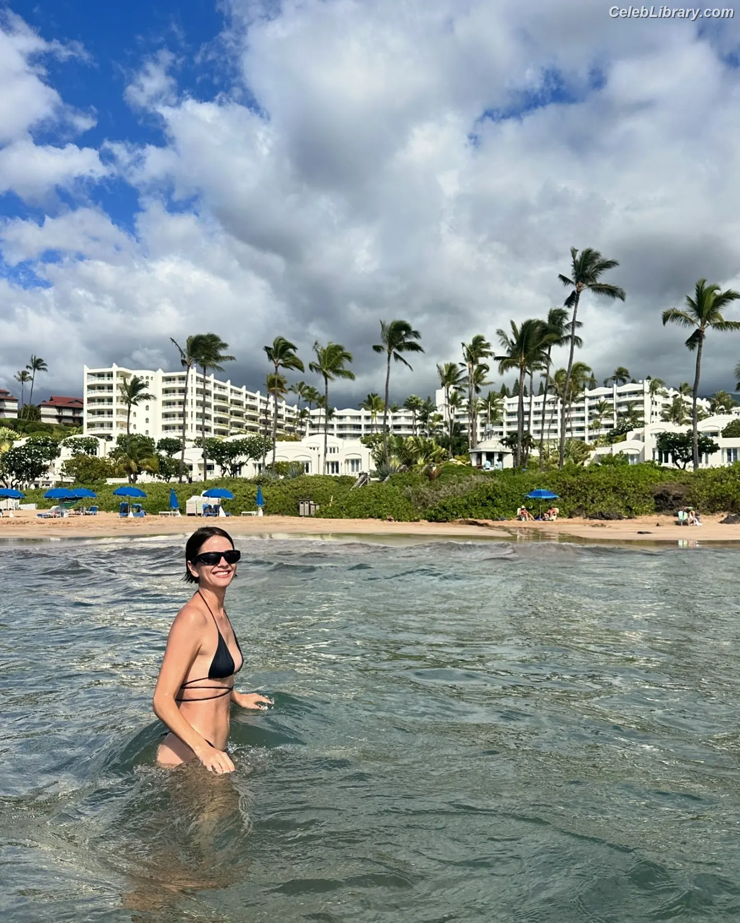 Shelley Hennig photo 1 of 183