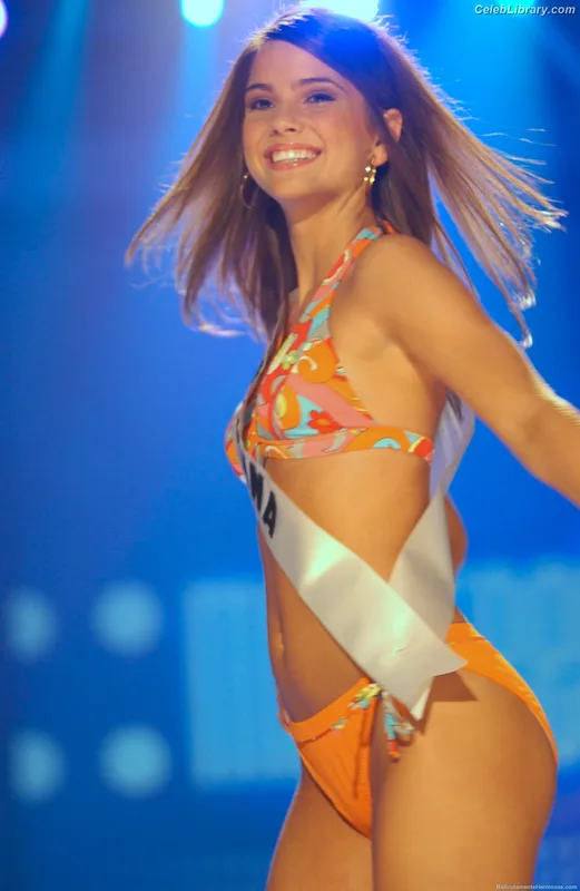 Shelley Hennig photo 19 of 182