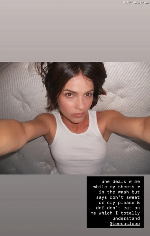 Shelley Hennig photo 2 of 182