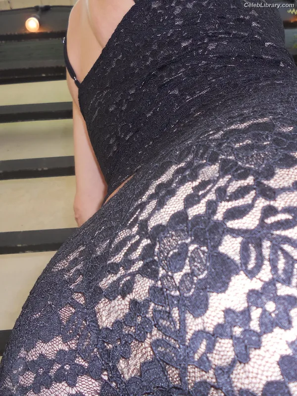Shelley Hennig photo 4 of 182