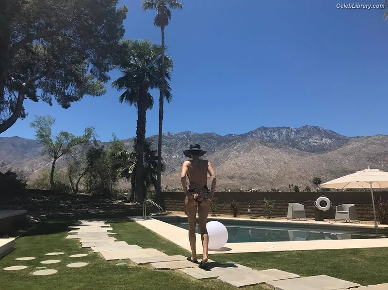Shelley Hennig photo 13 of 182