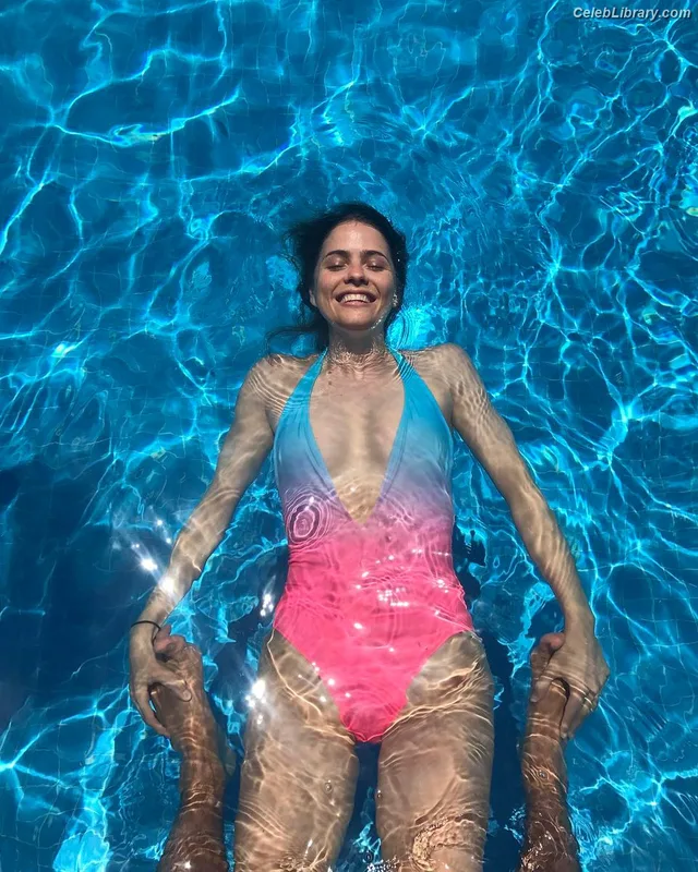 Shelley Hennig photo 20 of 182