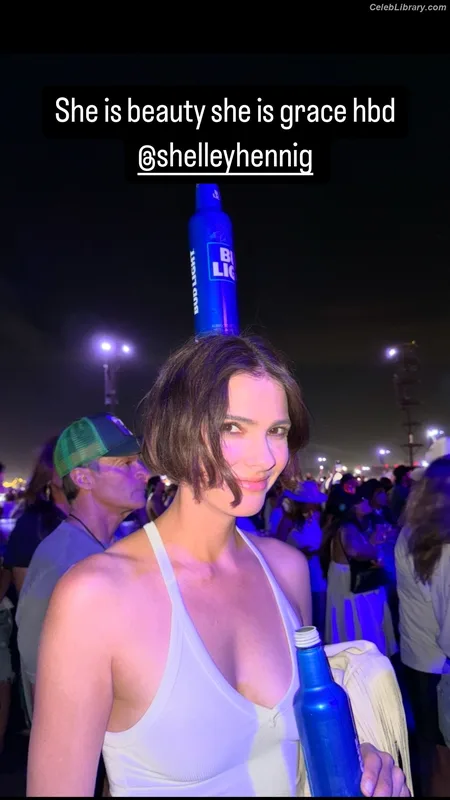 Shelley Hennig photo 5 of 182