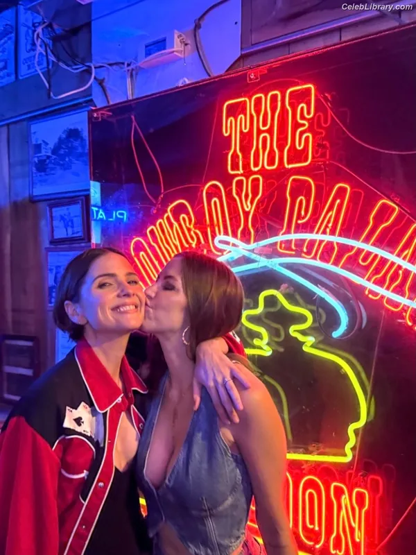 Shelley Hennig photo 22 of 182