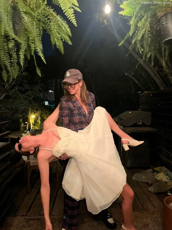 Shelley Hennig photo 23 of 182