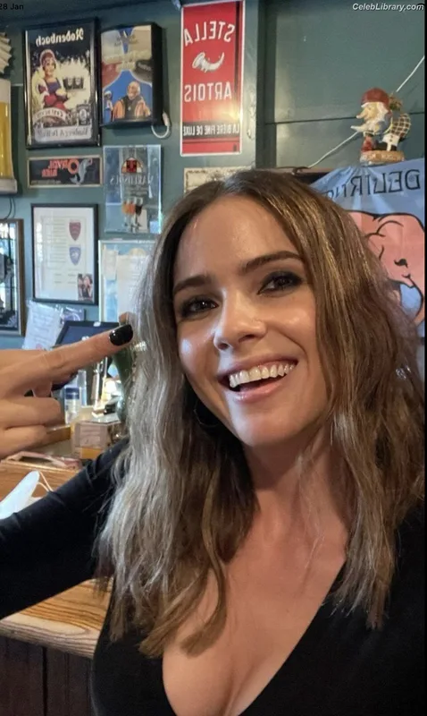 Shelley Hennig photo 24 of 182