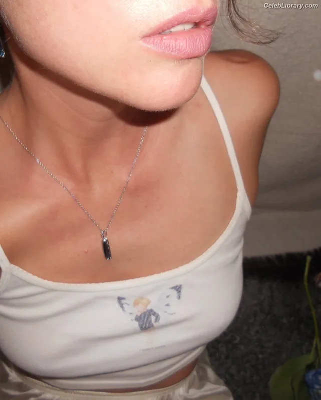Shelley Hennig photo 15 of 182