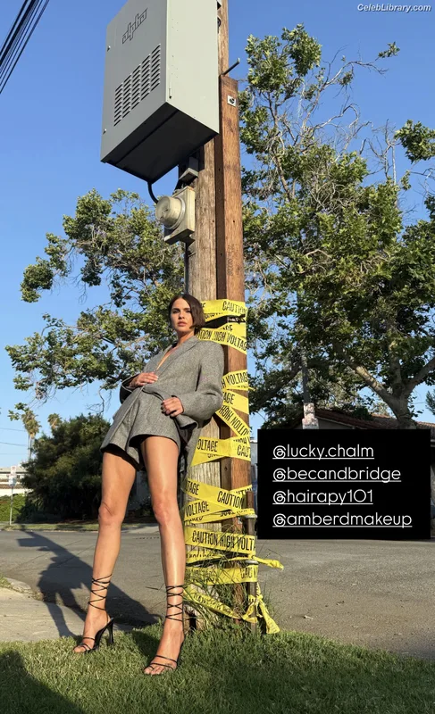 Shelley Hennig photo 20 of 182