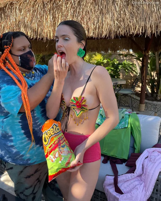 Shelley Hennig photo 21 of 182