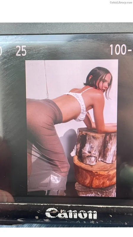Shelley Hennig photo 24 of 182