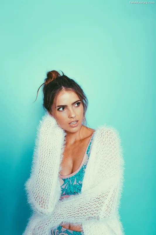 Shelley Hennig photo 11 of 182