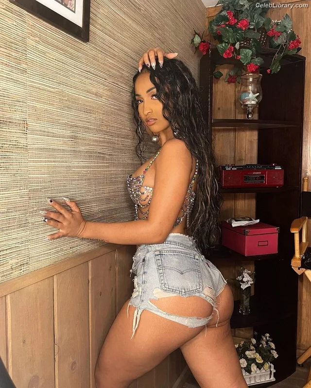 Shenseea photo 14 of 322
