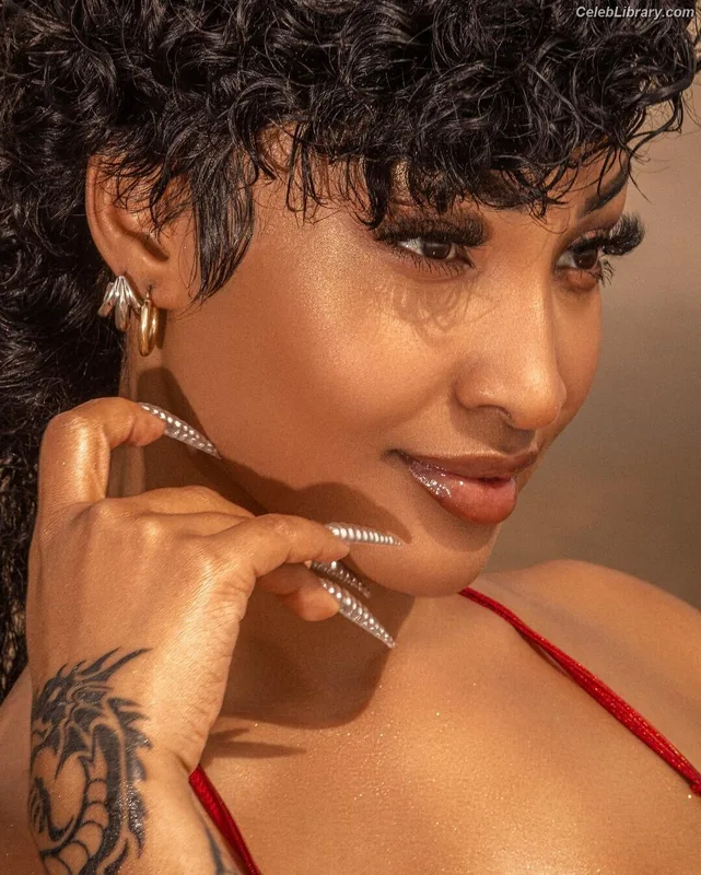 Shenseea photo 6 of 322