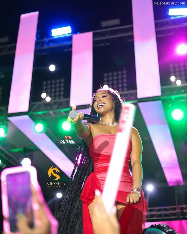 Shenseea photo 18 of 322