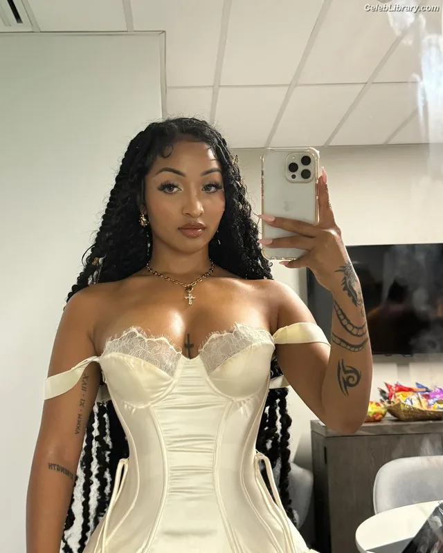 Shenseea photo 13 of 322