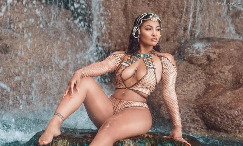 Shenseea photo 3 of 322