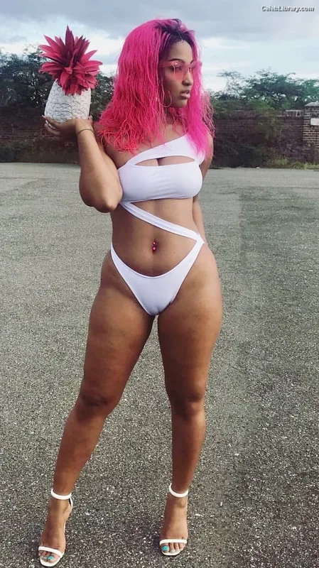 Shenseea photo 14 of 322