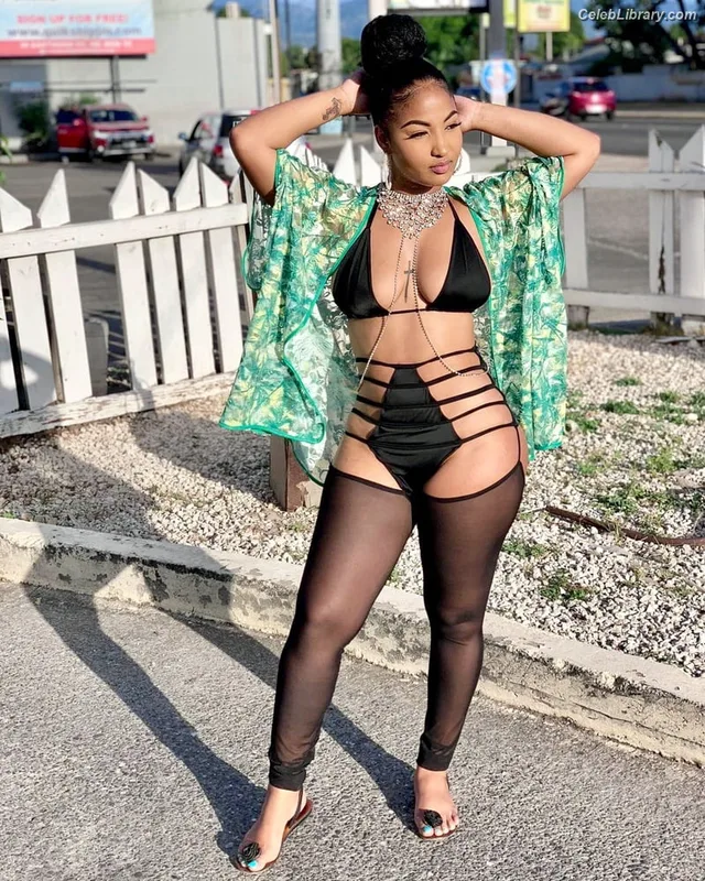 Shenseea photo 20 of 322