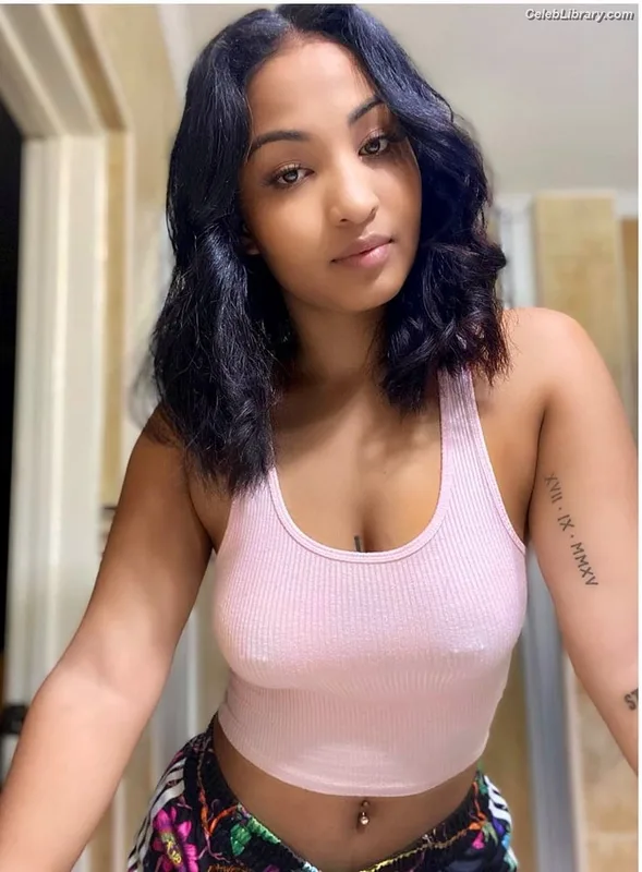 Shenseea photo 22 of 322