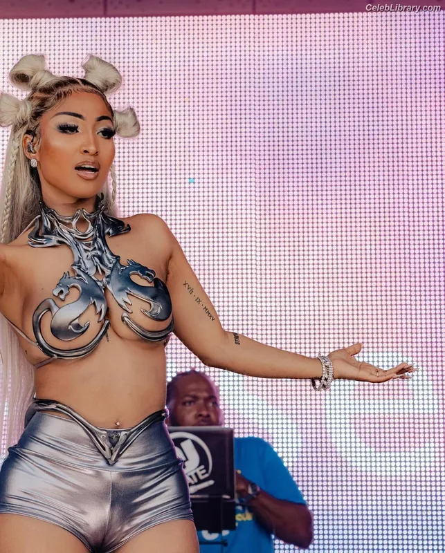 Shenseea photo 17 of 322