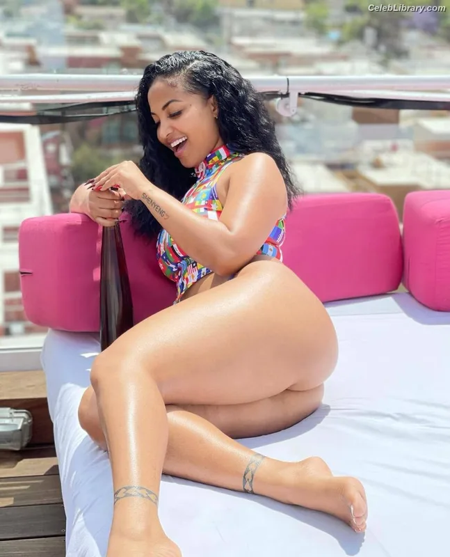Shenseea photo 14 of 322