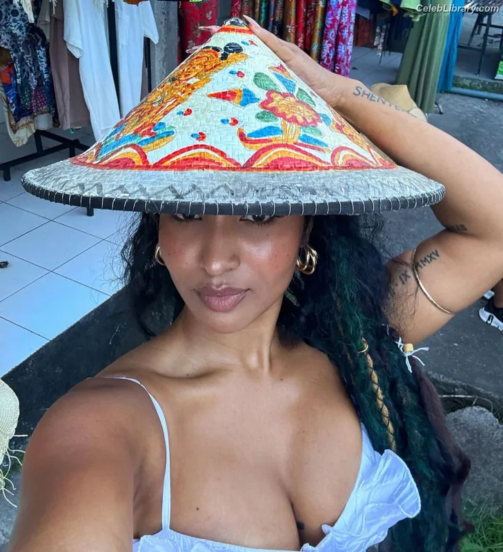 Shenseea photo 9 of 322