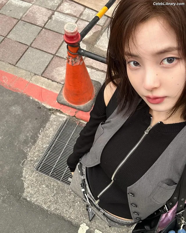 Shin Su-hyun photo 1 of 4