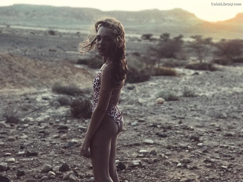Shira Haas photo 11 of 47