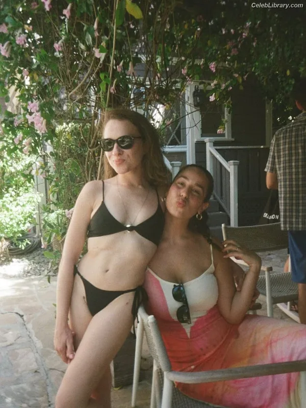 Shira Haas photo 17 of 47